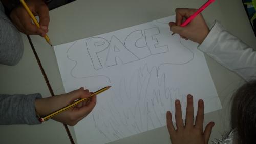 Primi tratti a matita per rappresentare la "pace".