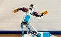 Creazione di un robot somigliante ad un ballerino con kit Lego Spike Prime, programmato dagli alunni per muoversi a ritmo utilizzando il sensore di colore.
