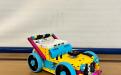 Creazione di una macchina con kit Lego Spike Prime, programmata dagli alunni per muoversi nelle diverse direzioni utilizzando il sensore di colore.